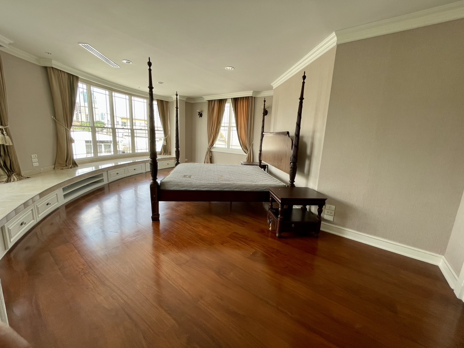 Luxury House for Rent-Soi Ladprao 35 Bangkok