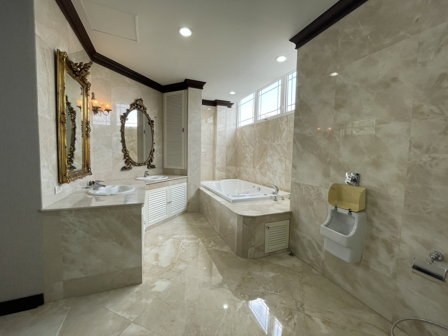 Luxury House for Rent-Soi Ladprao 35 Bangkok