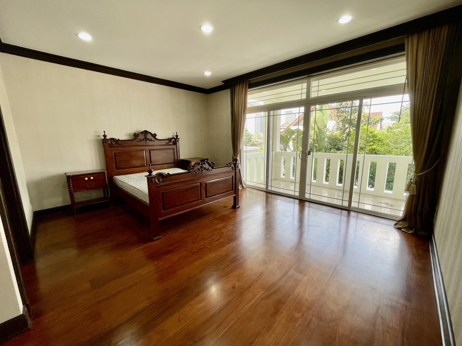 Luxury House for Rent-Soi Ladprao 35 Bangkok
