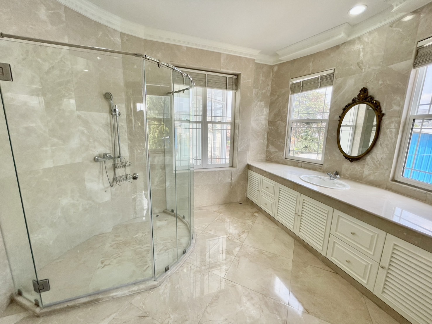 Luxury House for Rent-Soi Ladprao 35 Bangkok
