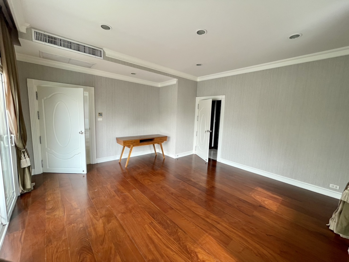 Luxury House for Rent-Soi Ladprao 35 Bangkok