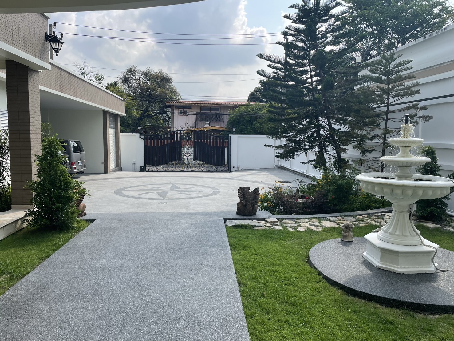 Luxury House for Rent-Soi Ladprao 35 Bangkok