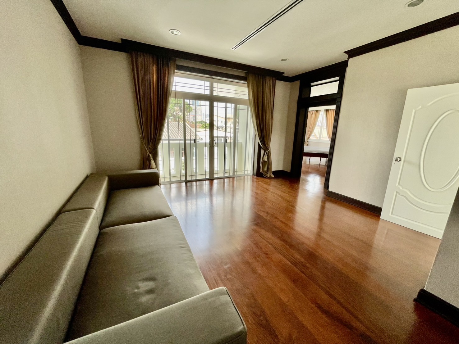 Luxury House for Rent-Soi Ladprao 35 Bangkok