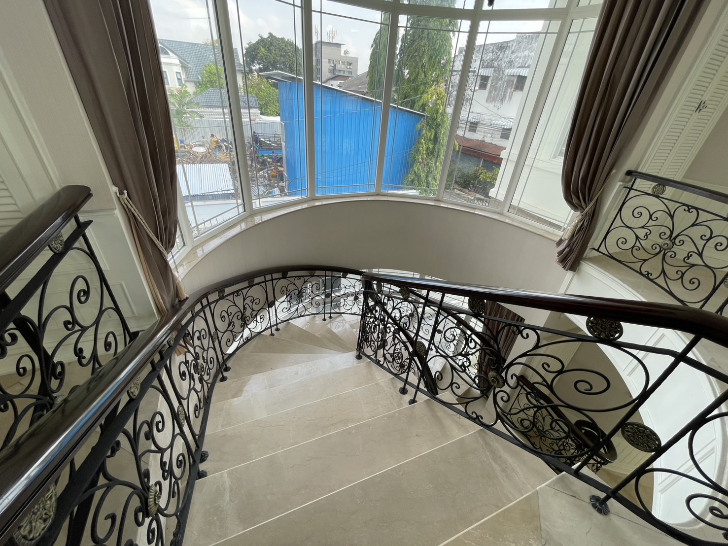 Luxury House for Rent-Soi Ladprao 35 Bangkok